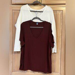 Lot of 2 Women’s old Navy Tees